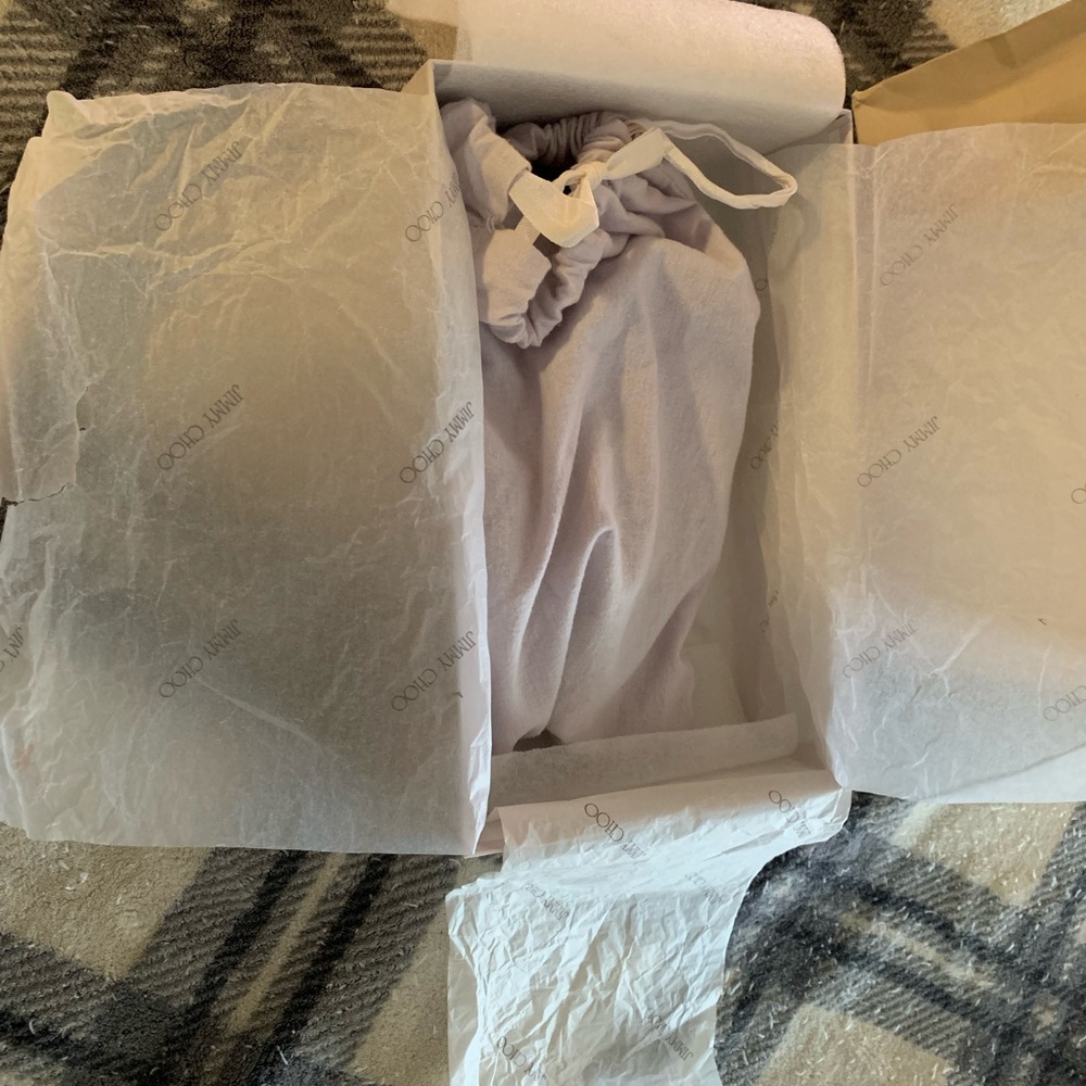 Jimmy Choo Cream Shopping Bag with Ribbon - Picture 3 of 11